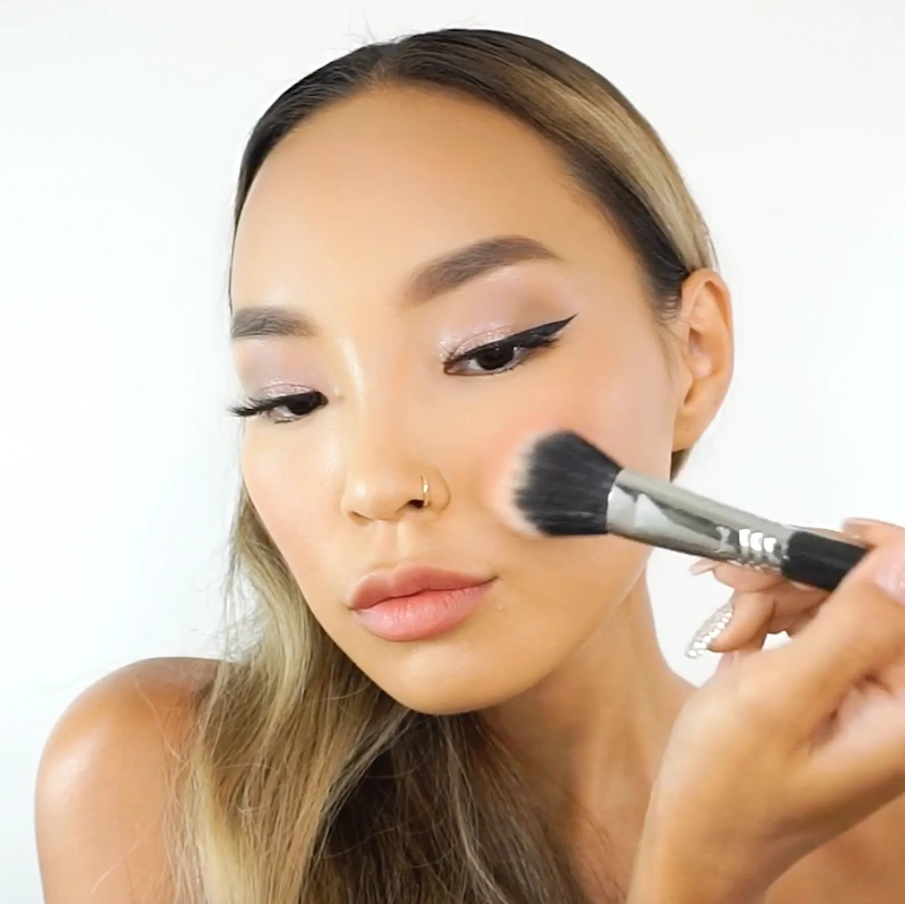 videothumb 464400421 Руж theBalm It’s A Date Blush