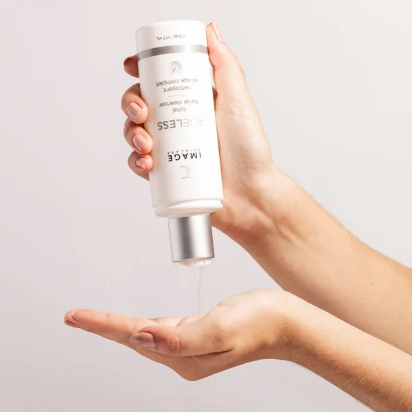 Измиващ гел за лице IMAGE Skincare Ageless Total Facial Cleanser