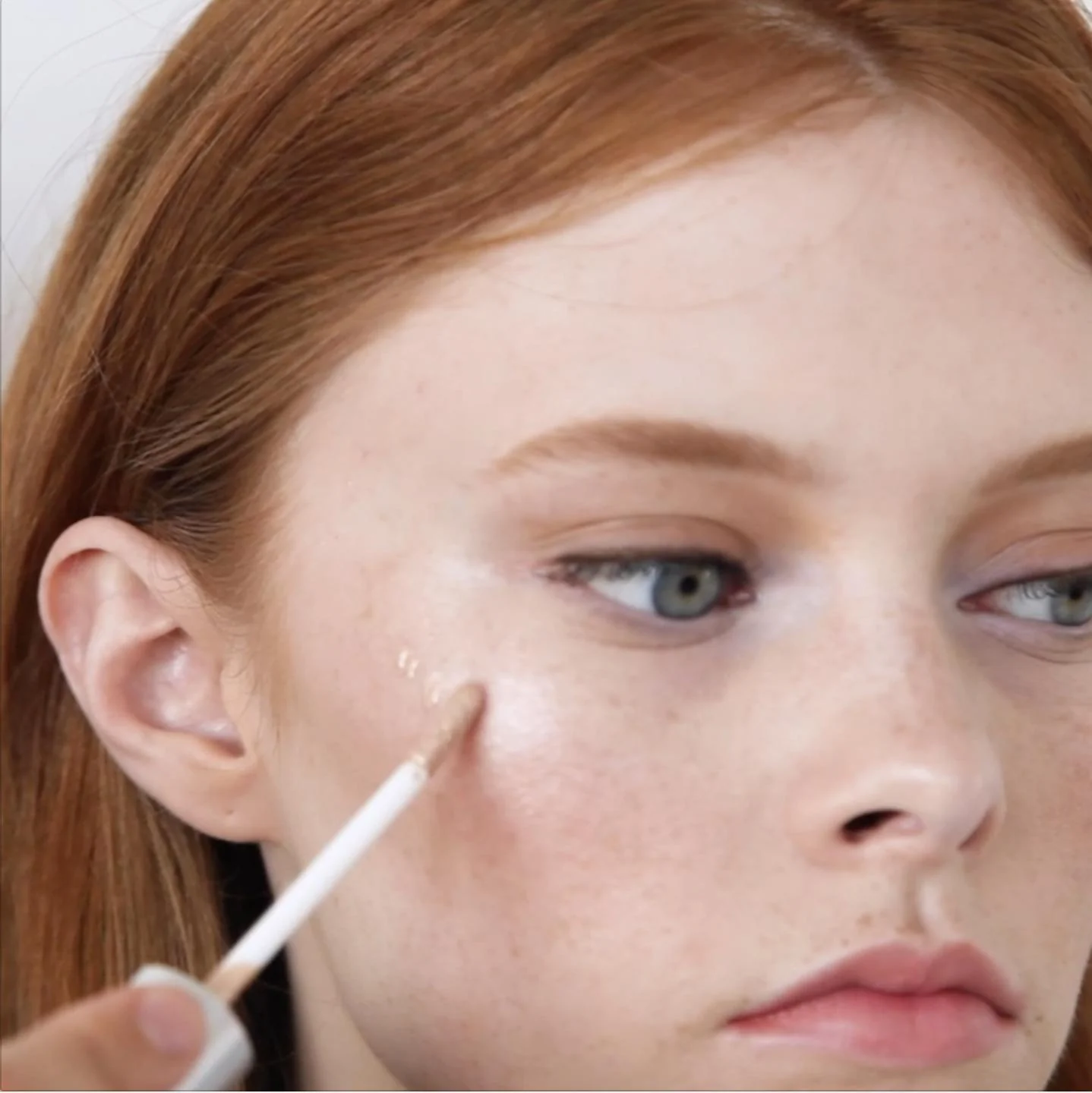 Течен хайлайтър theBalm Mary-Dew Manizer