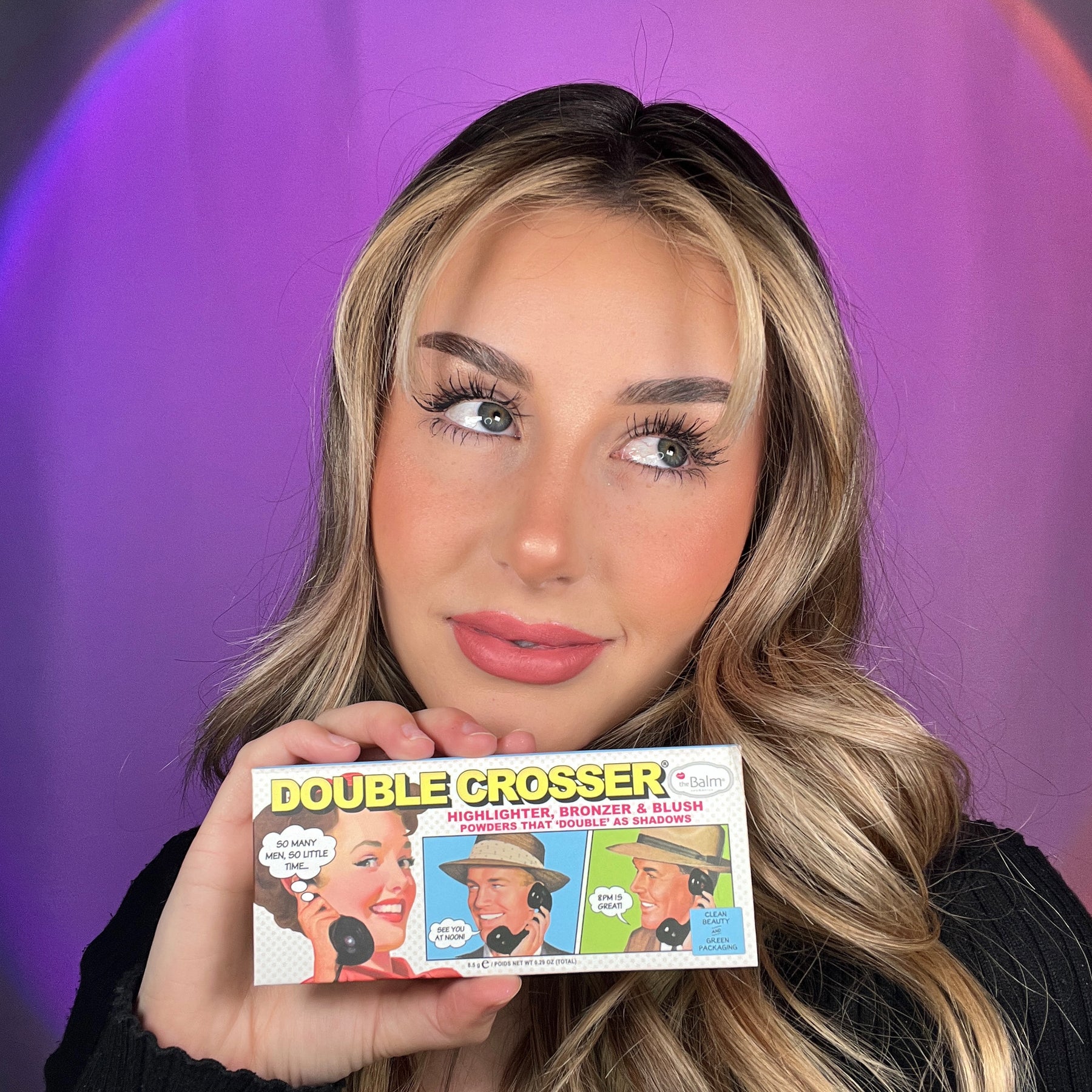 220411doublecrosseinfluencerclosedproductimage Палитра с хайлайтър, бронзант и руж theBalm Double Crosser