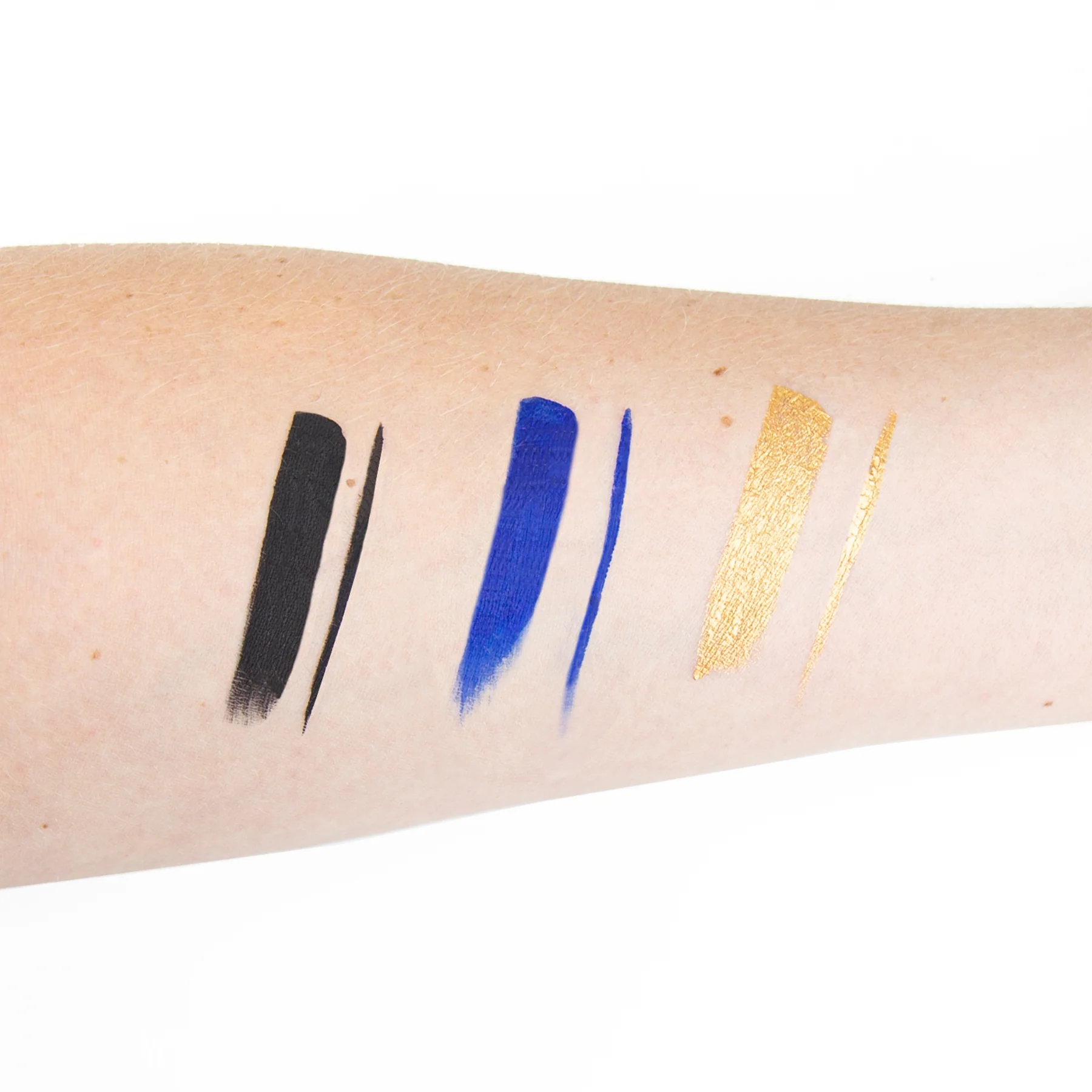 schwing 3 swatches 1 Комплект течни очни линии theBalm Schwing Trio