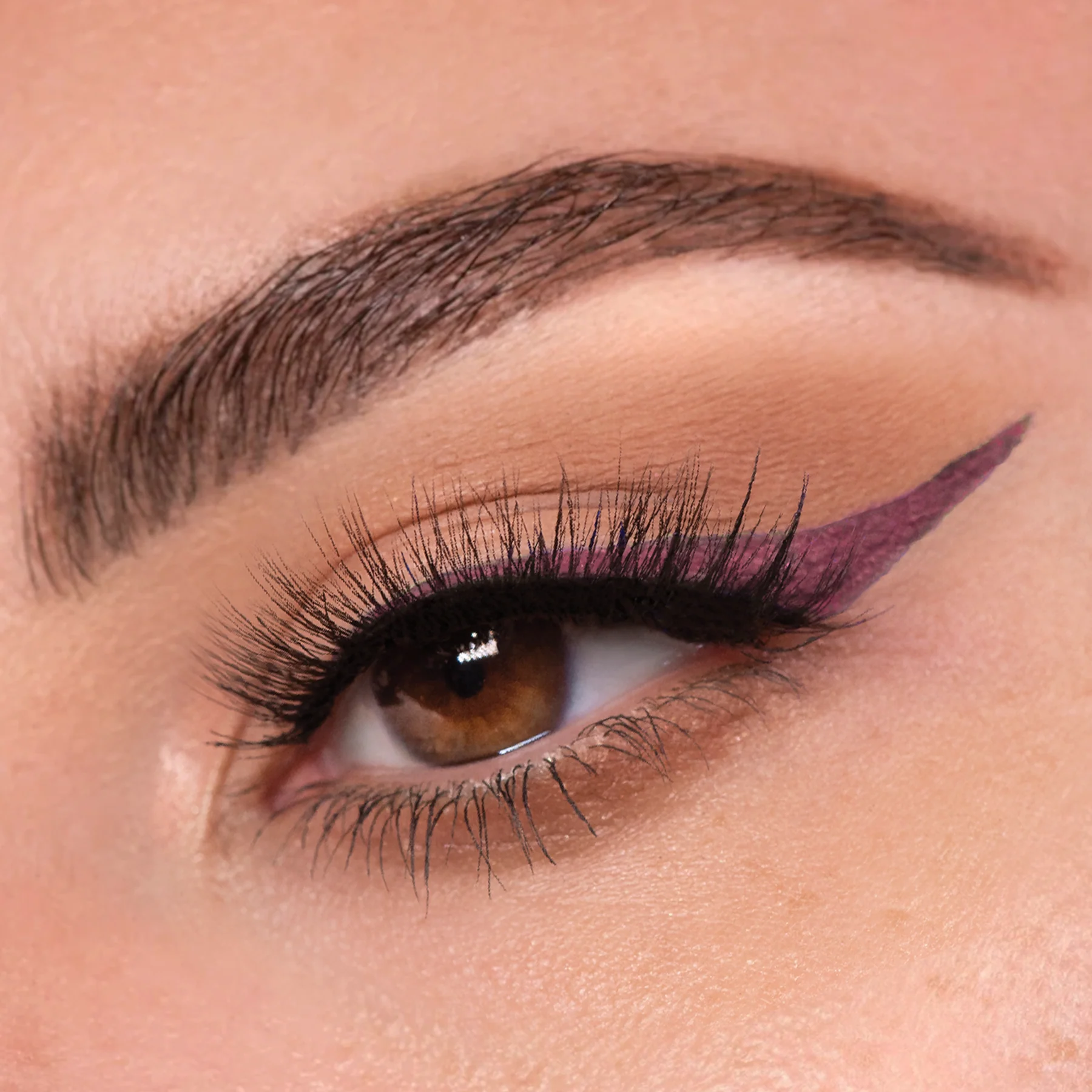 schwing purple eye Течна очна линия theBalm Schwing!