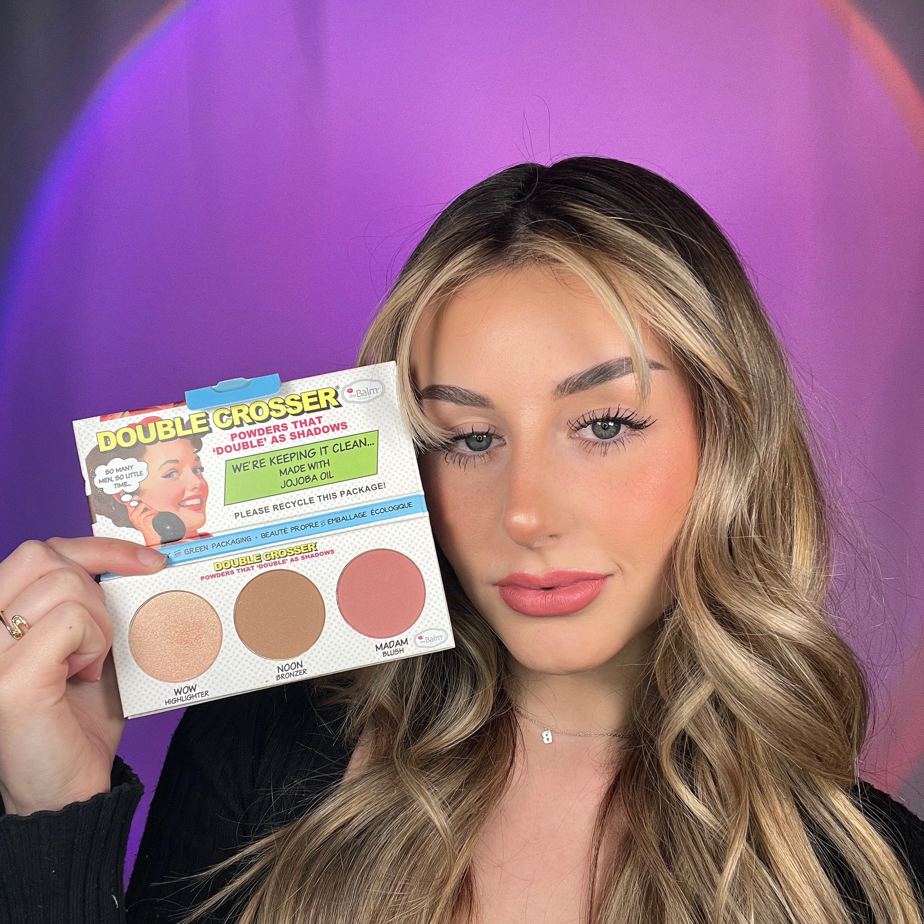 videothumb 698654480 Палитра с хайлайтър, бронзант и руж theBalm Double Crosser