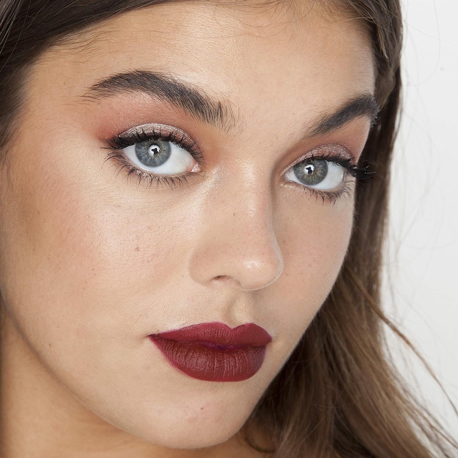 model Спирала за мигли theBalm Mad Lash Duo