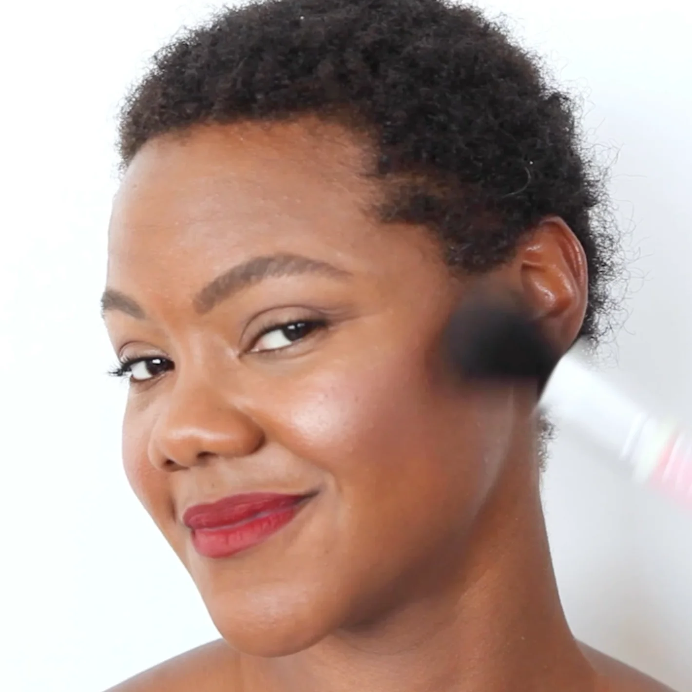 videothumb 285870017 c37b2348 16a3 4068 919e 265990f7041a Матиращ бронзант theBalm Bahama Mama Travel Size