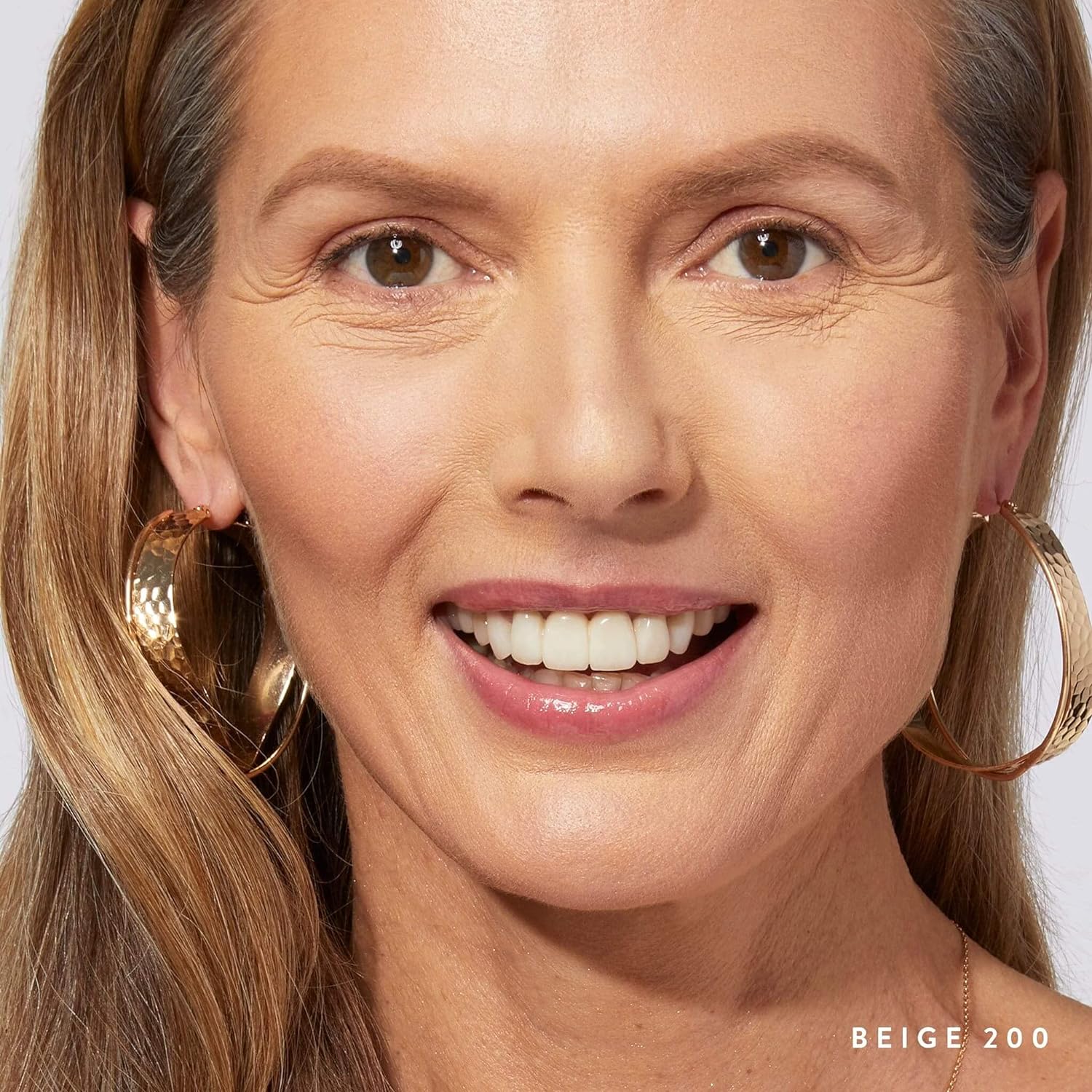 beige model Фон дьо тен Laura Geller Timeless Skin Antiaging Cream Foundation