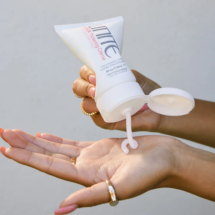 2022_SiteUpdate_ProductPages_BOOSTAThickeningCream_Hands_720x Уплътняващ крем за обем на косата Unite Boosta Thickening Crème