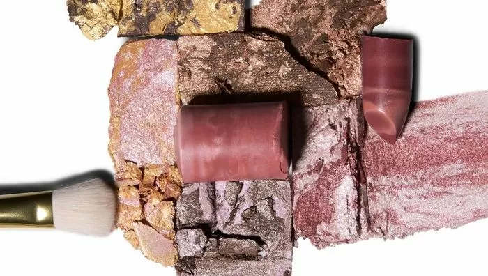 komplekt ot lyubimite chervilo ruzh i senki s italianski mramoren blyasak laura geller italian marble artistry collection 2.large Комплект червило, руж и сенки Laura Geller Italian Marble Artistry Collection