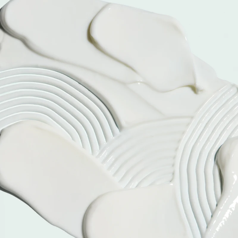 iluma-brightening-body-loton-texture Озаряващ лосион за тяло IMAGE Skincare ILUMA Intense Brightening Body Lotion